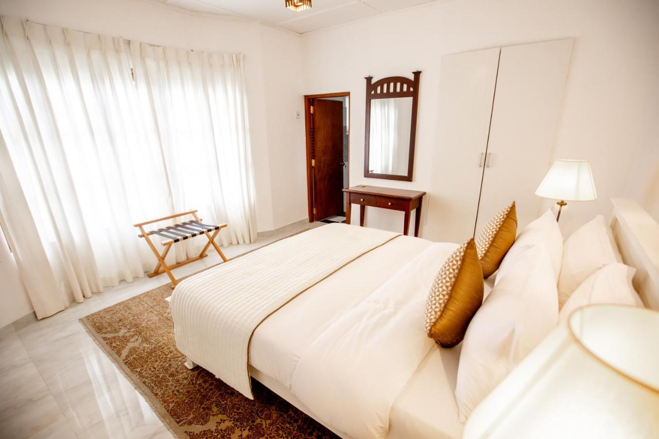Manuel Manor Hotel Labugolla ภายนอก รูปภาพ
