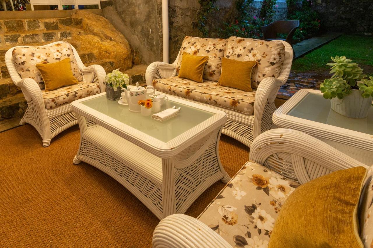 Manuel Manor Hotel Labugolla ภายนอก รูปภาพ